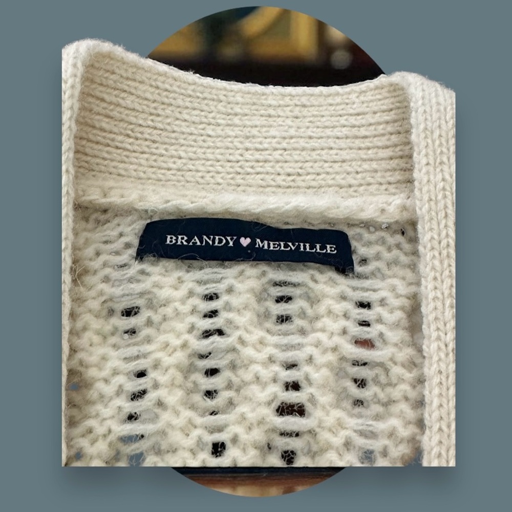 Brandy Melville Wool Chunky Sweater Cardigan. Cream/Ivory. Size: Medium - Picture 7 of 9